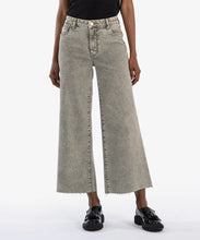 Load image into Gallery viewer, Meg Wide leg Jeans
