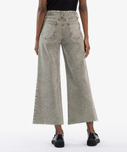 Load image into Gallery viewer, Meg Wide leg Jeans
